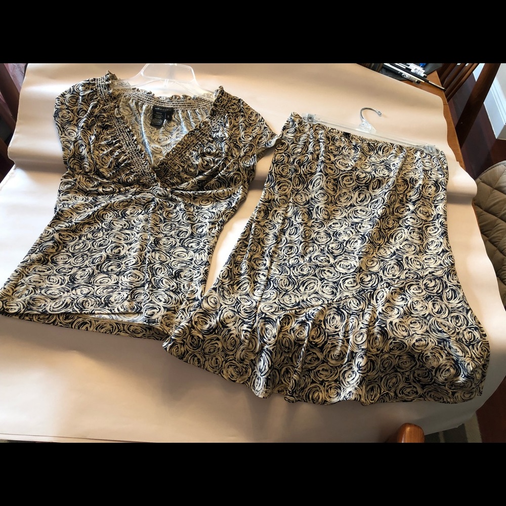 Top Skirt Set BCBG